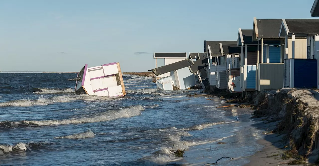 Badhytterna saknas i havet i Skanör