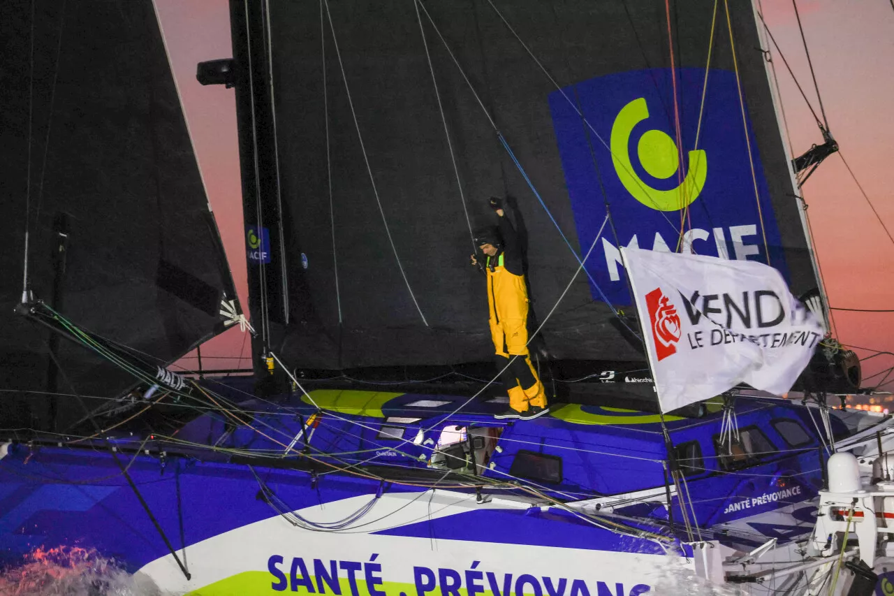 Charlie Dalin, vainqueur du Vendée Globe 2024, explose le record en 64 jours de course !