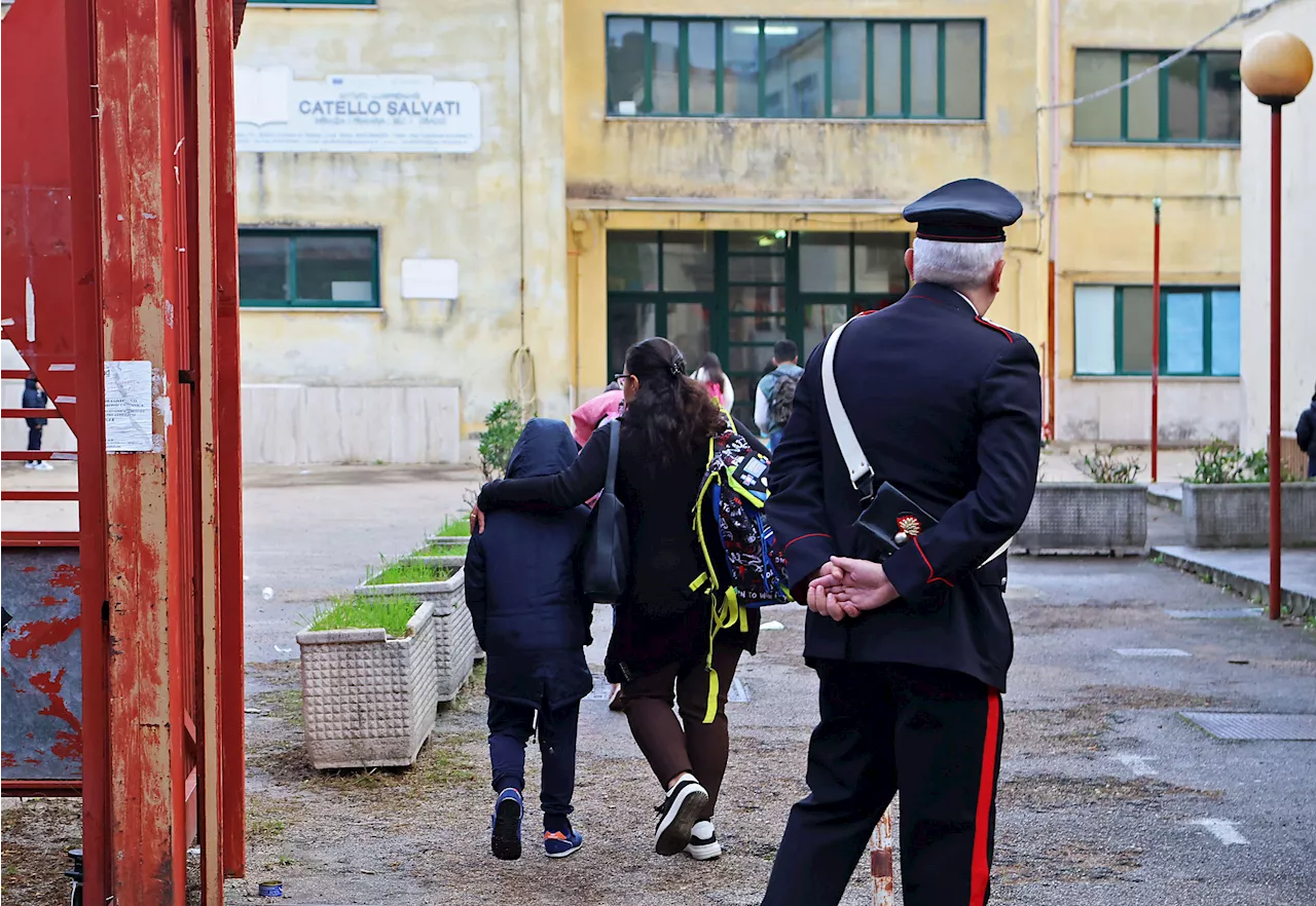 Professoressa Arrestata per Violenza Sessuale su Minori a Castellammare di Stabia