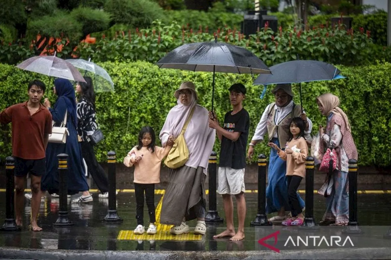 Lima Wilayah Jakarta Diguyur Hujan, Kepulauan Seribu Hujan Disertai Petir