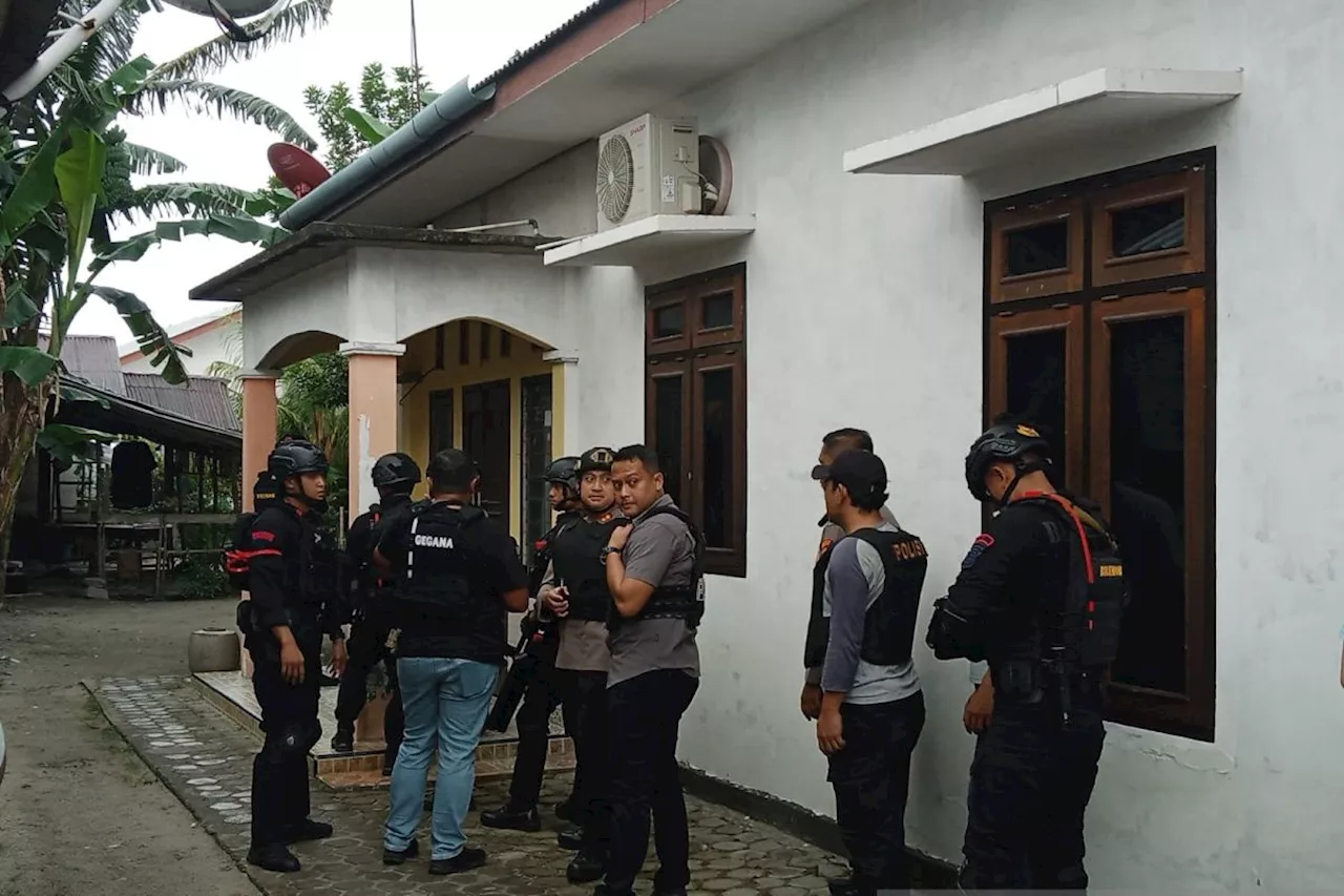 Tim Gabungan Kepung Rumah Pelaku Penembakan Anggota Polisi Militer di Belitung