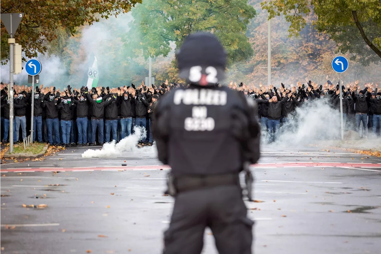 Bremen gegen DFL: Fußball Liga muss Kosten für Polizeieinsätze bei Fußballspielen tragen