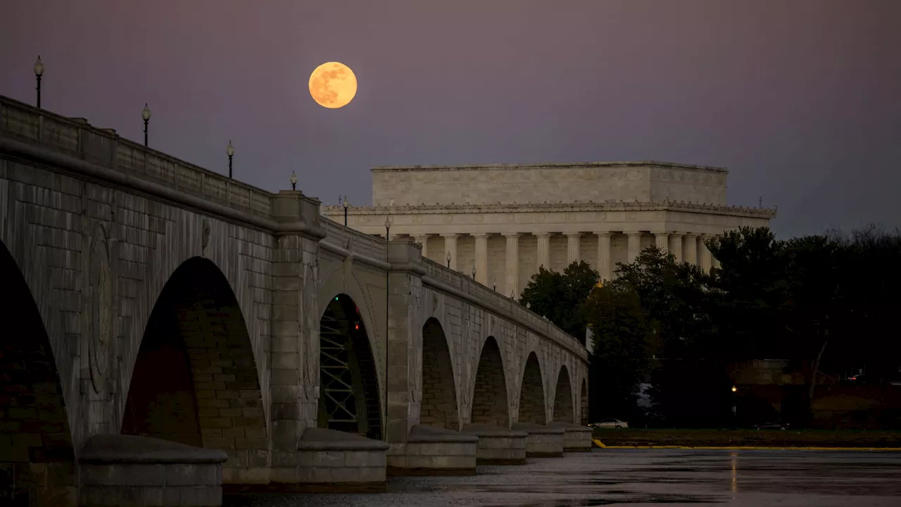 'Pleine Lune du Loup': les superbes images de la première pleine Lune de l'année