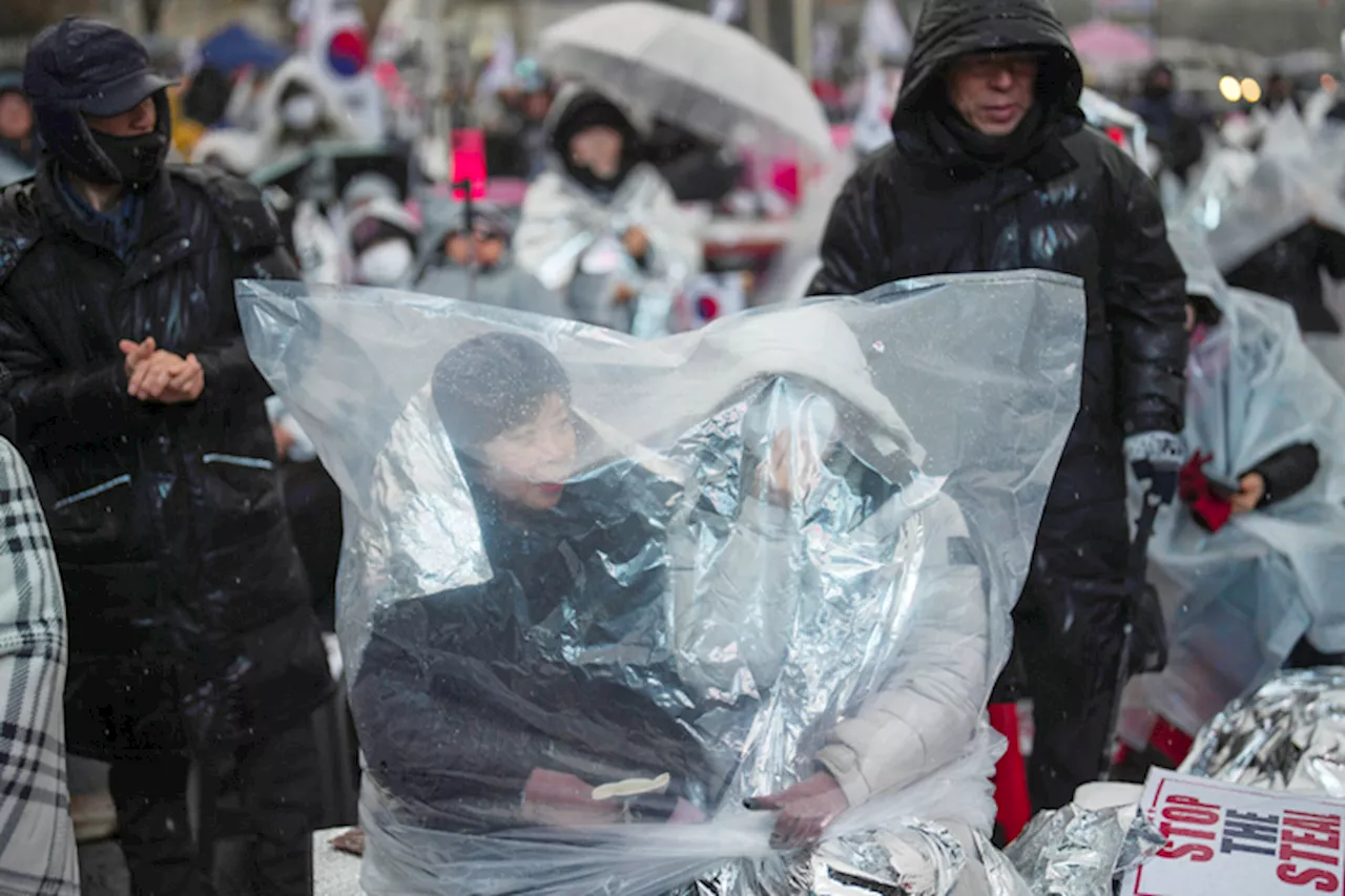 South Korea Impeachment Crisis: Yoon's Aide Fights Detention, Police Prepare for Showdown