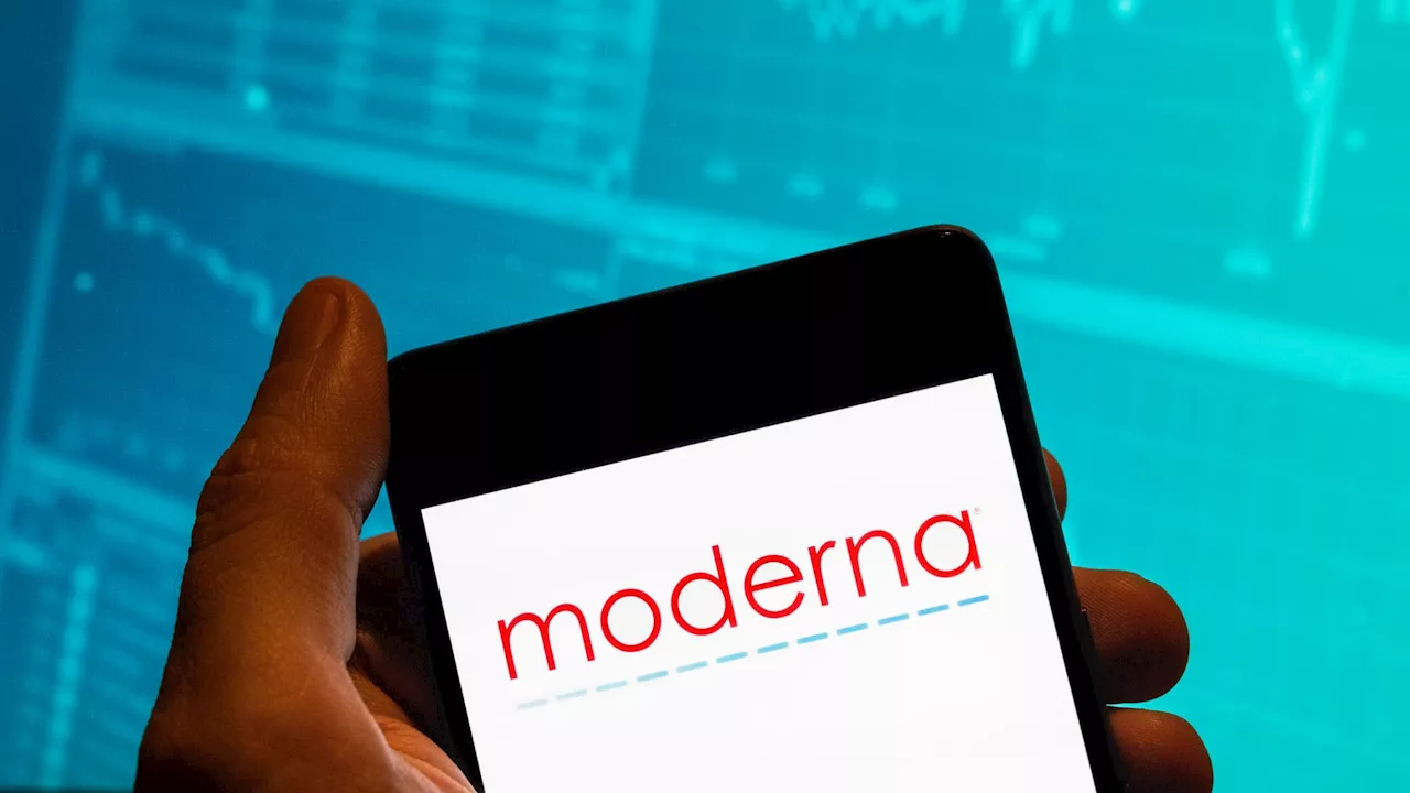 Moderna Stock Plummets on Lowered Sales Guidance, Dow Rises Amid Market Rotation