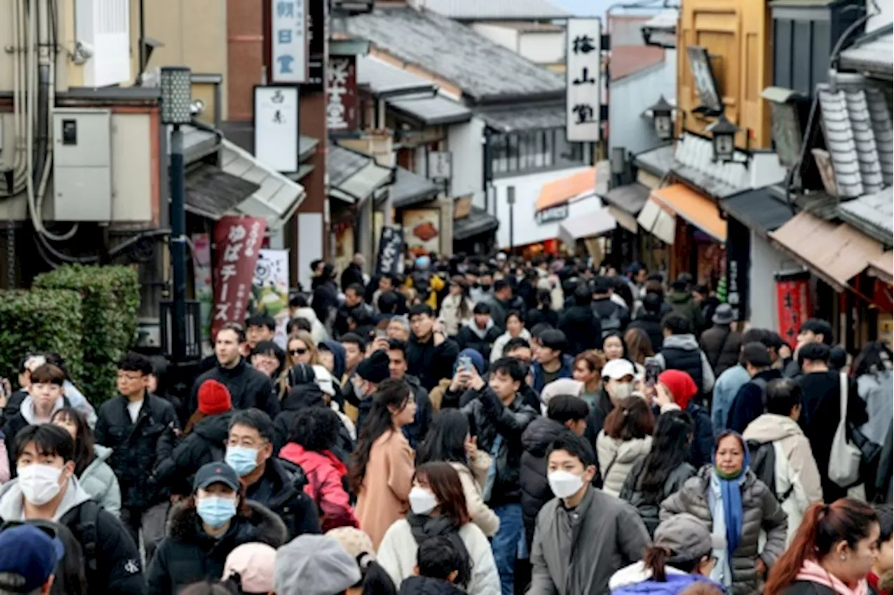 Kyoto Intensifie les Taxes de Séjour pour Combattre le Tourisme Effondrement