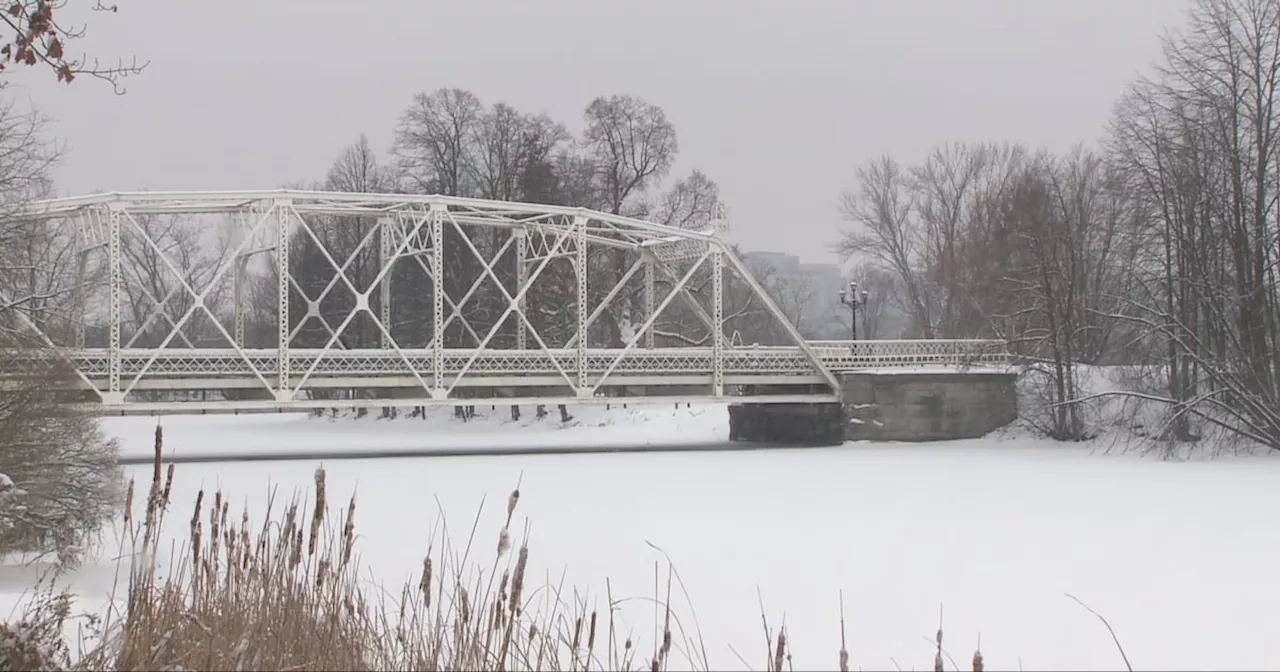 Flurries expected in Ottawa as new section of Rideau Canal Skateway opens for skating