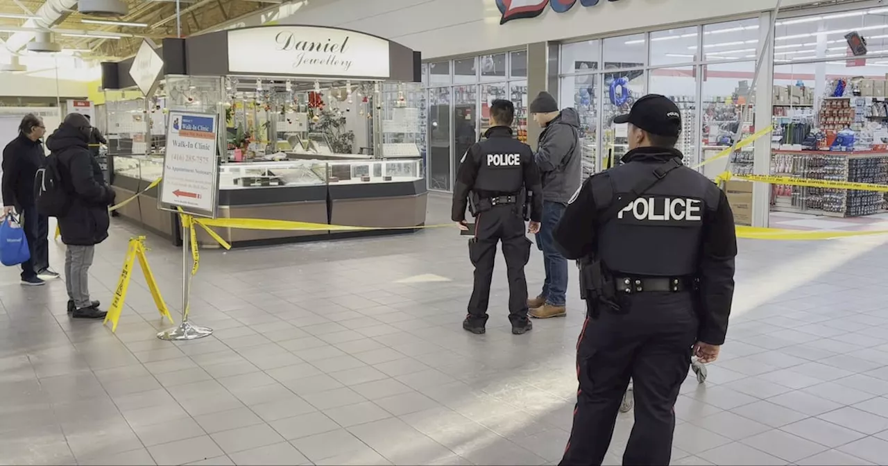 Toronto police probing smash-and-grab at jewelry store in Scarborough’s Golden Mile area