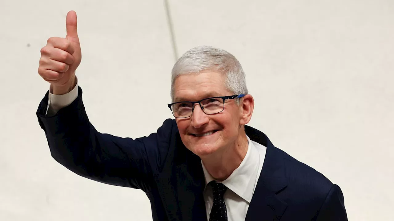 Apple Races to $4 Trillion Valuation as AI Fuels Tech Giant's Growth