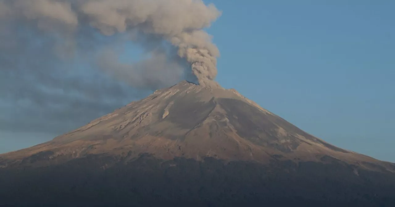 Alpinista mexicano muestra cómo luce el volcán Popocatépetl desde su cráter