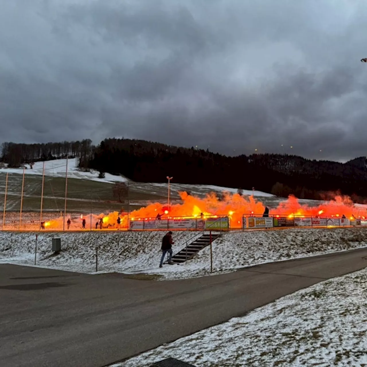 Marokkanische Ultras verursachen Pyrotechnik-Skandal in Bernau