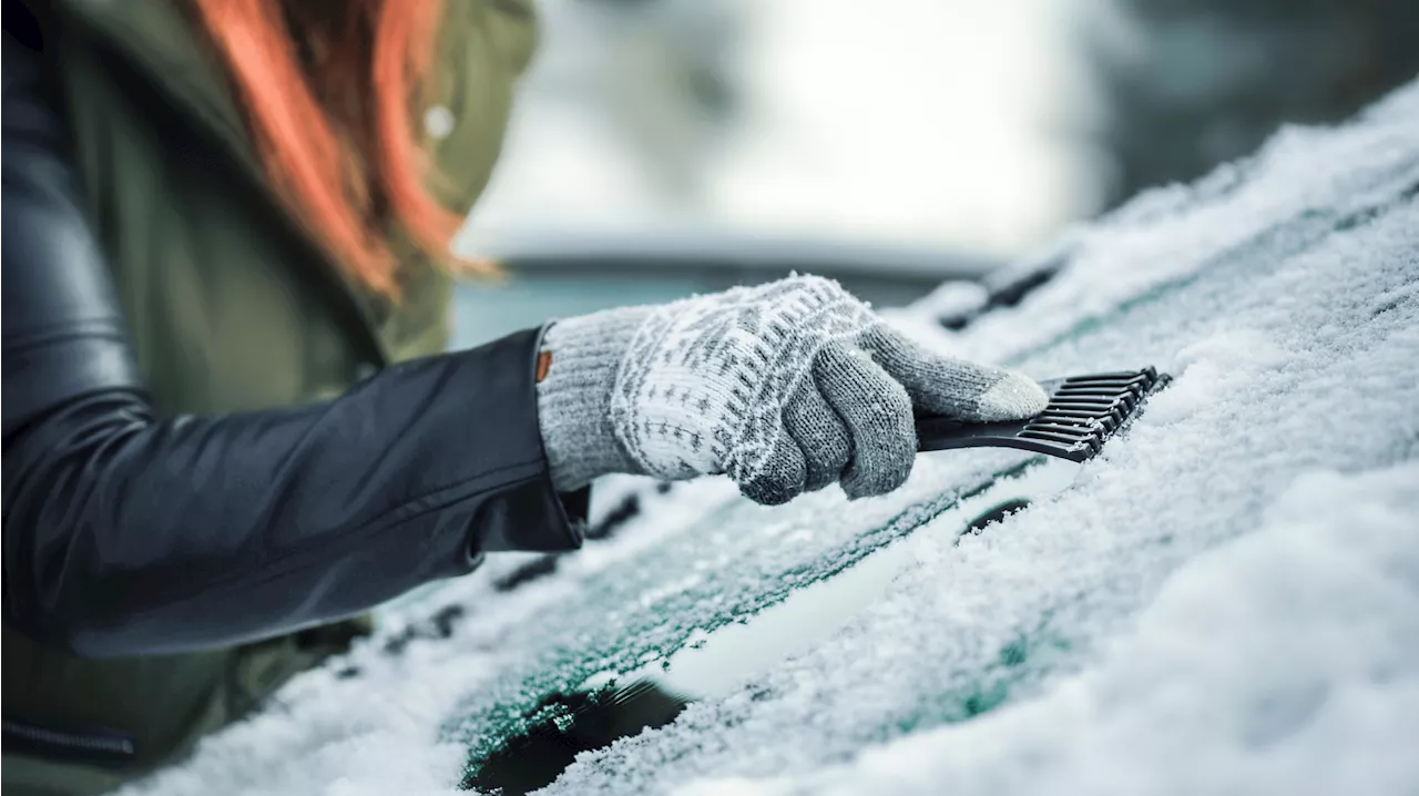 Eiskratzen am Auto: So beugt ihr einer gefrorenen Innenscheibe vor