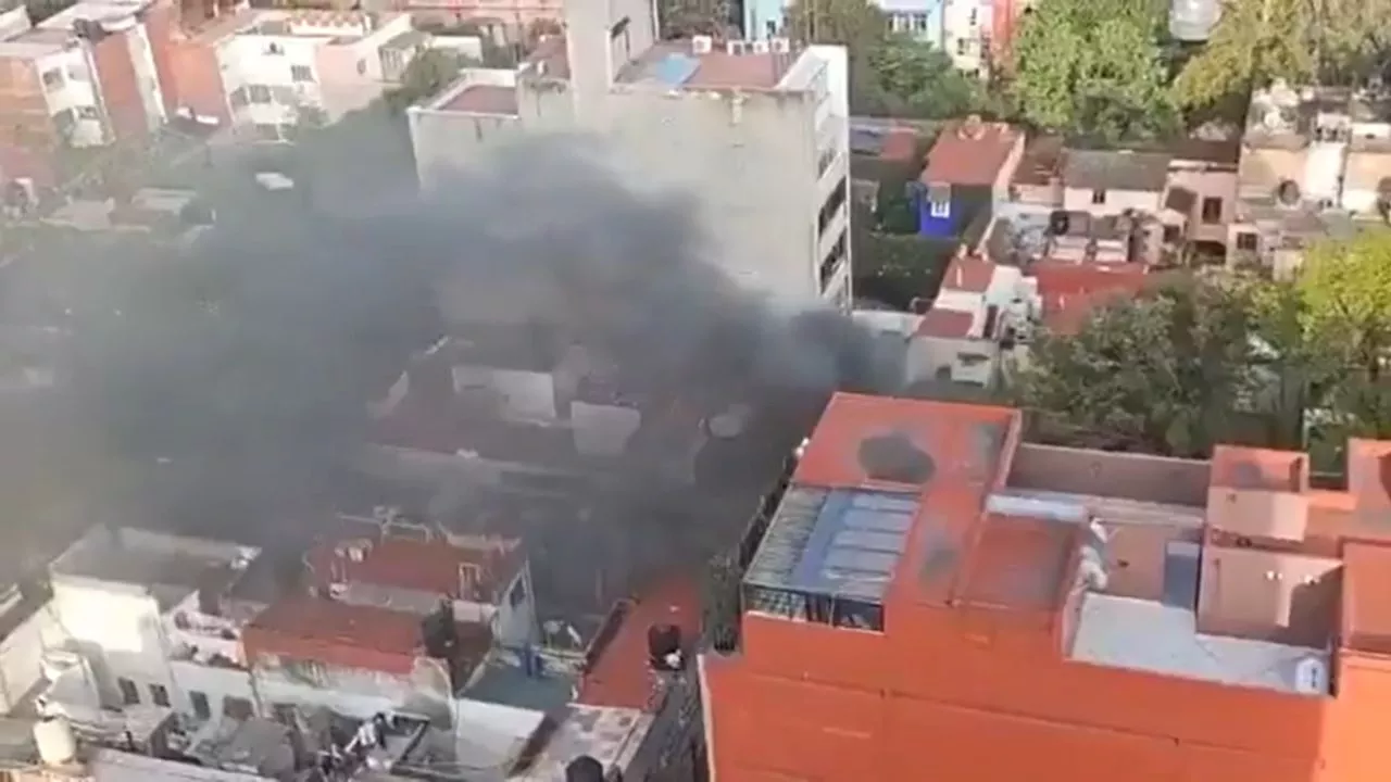 Intenso incendio en la colonia Roma Norte