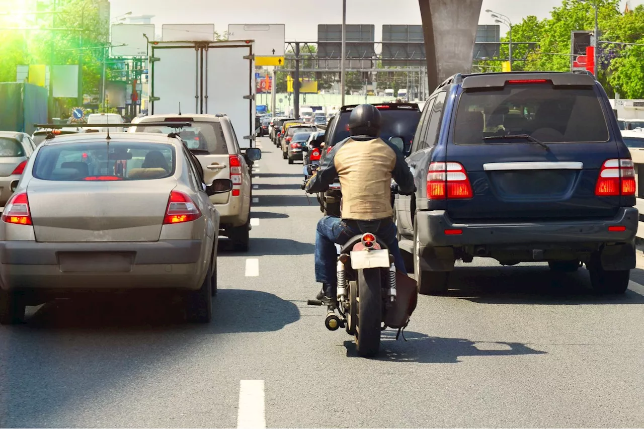 Décret 2025-33 : Circulation Interfiles Légalisée pour les Motards