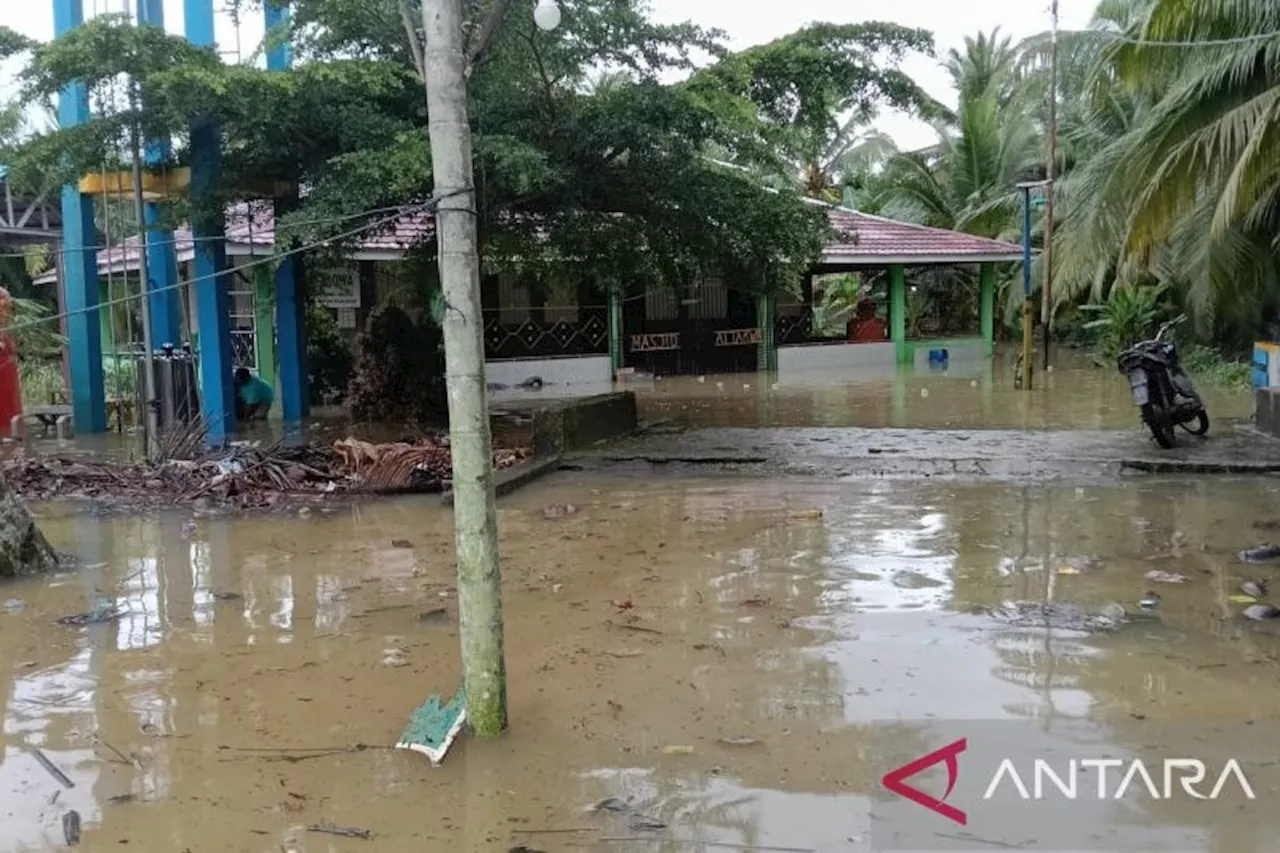 Banjir Rob Menerjang Kawasan Timur Jambi, 3 Rumah Dilaporkan Rusak Berat