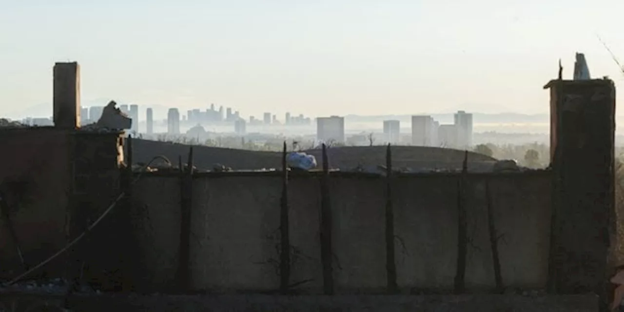 Vents Violents Menacent les Efforts de Lutte contre les Incendies à Los Angeles