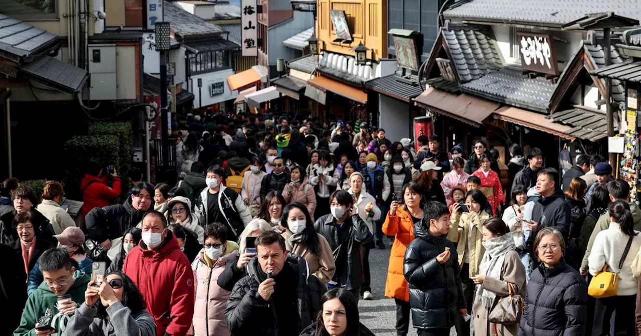 Envahie de touristes, Kyoto veut fortement relever sa taxe de séjour