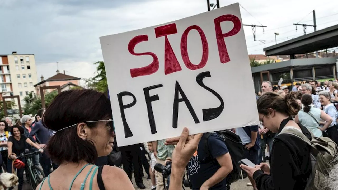 Manifestants se mobilisent contre l'utilisation des substances PFAS