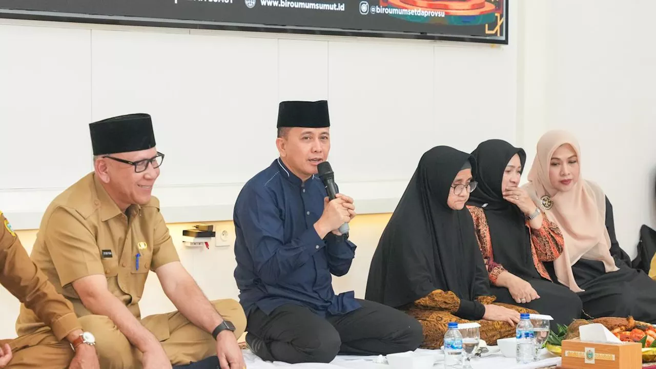 Pj Gubernur Sumut Agus Fatoni Diberi Upa-upa Usai Ibadah Umrah