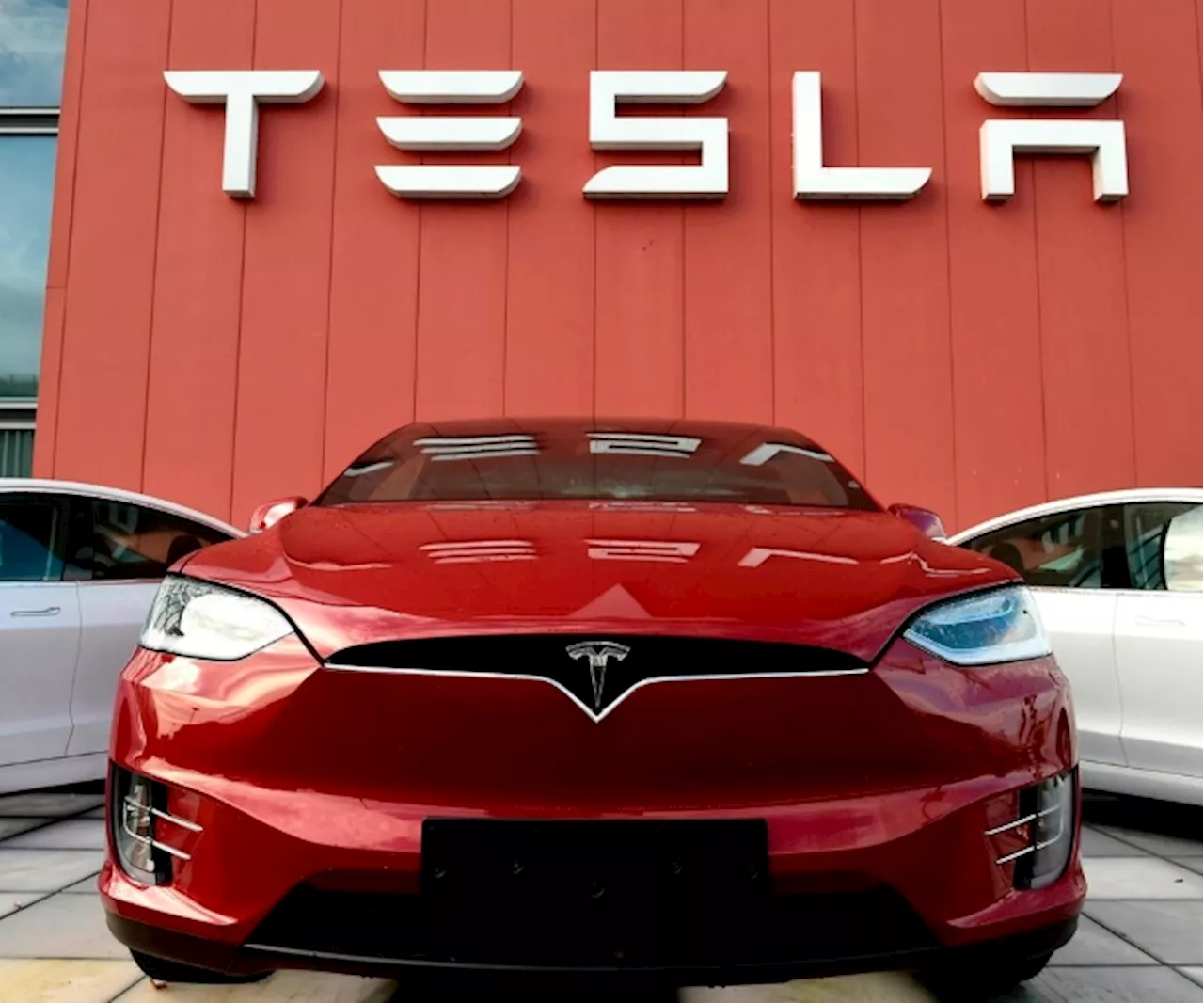 Europe's Largest Pension Fund Ditches Tesla Stake Over Musk's Pay and Working Conditions