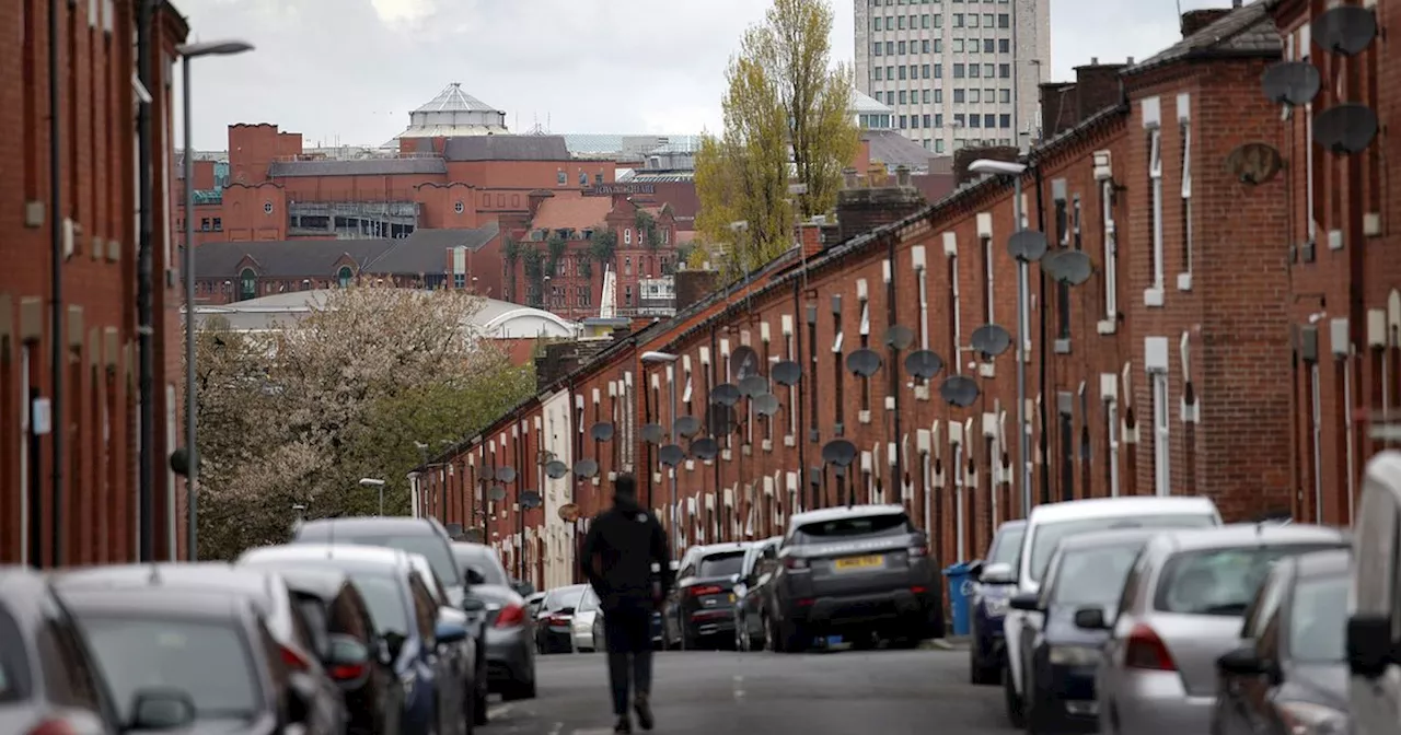 Greater Manchester areas where almost one in 10 work AND claim Universal Credit