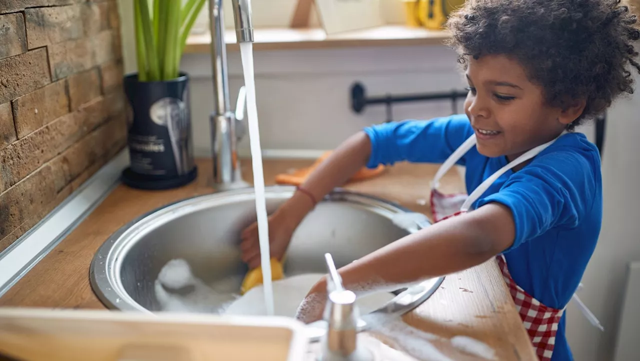 Switch to Refill Bottles to Help Save the Oceans, Cleaning Experts Urge