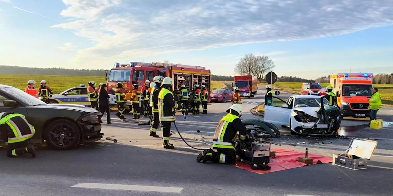 Unfall in Freihung: 42-Jähriger überschreitet Stoppschild und kollidiert mit entgegenkommender Fahrer