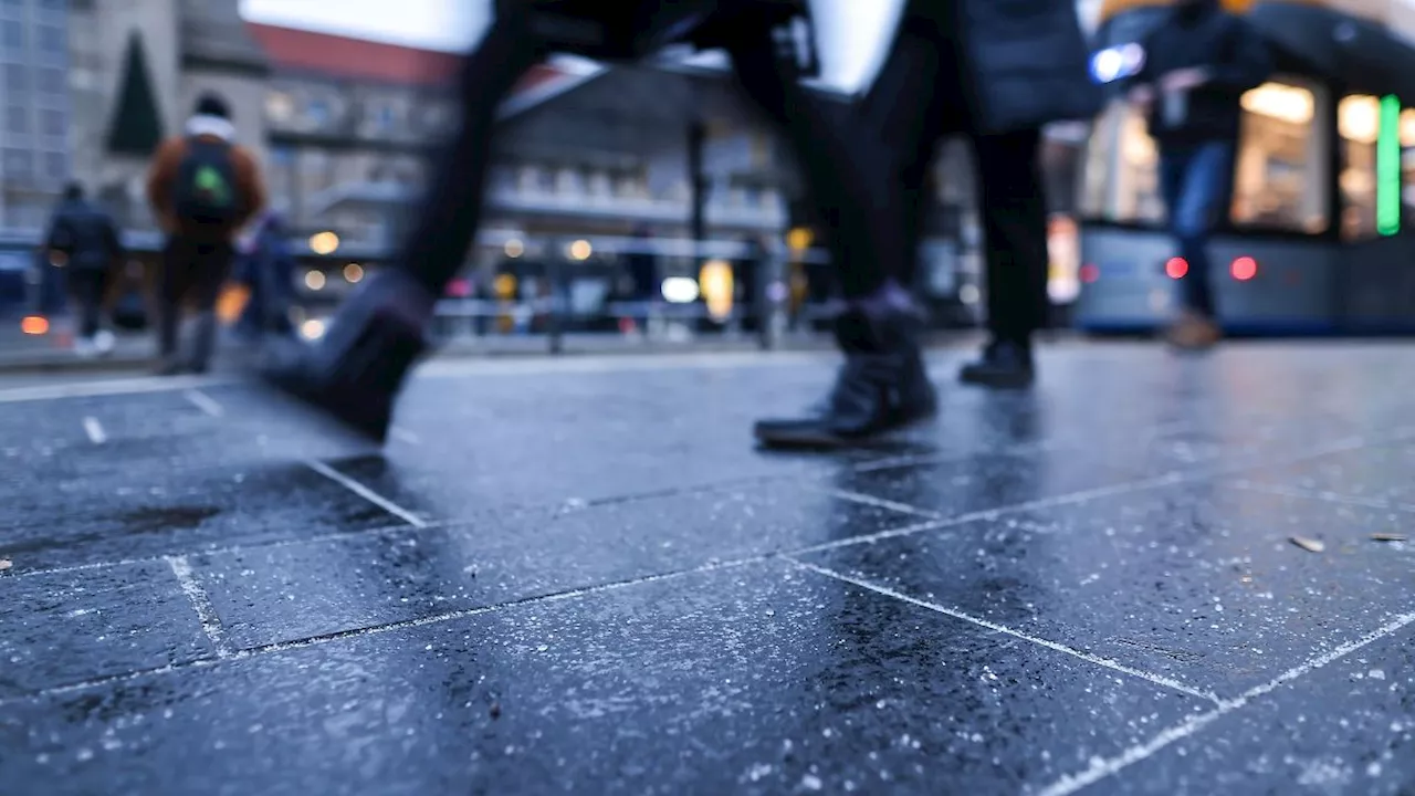 Ausrutschen vermeiden: Vorsicht, Glatteis und Matsch! So beugt man Verletzungen vor