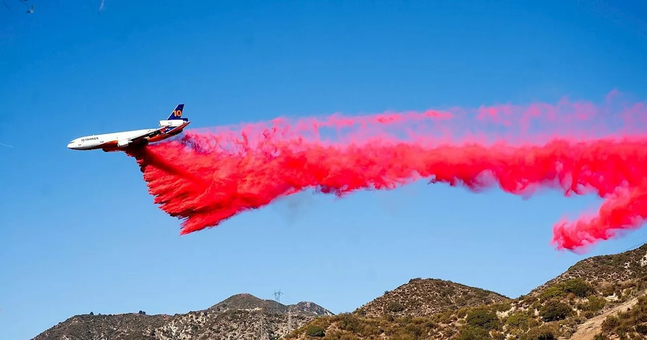 Kampf gegen Feuer: Starkwinde erschweren Großeinsatz in L.A.