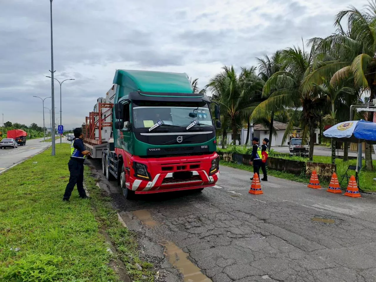 Lorry operators pay RM100k a month for “protection” stickers, to pass roadblocks without inspection: report