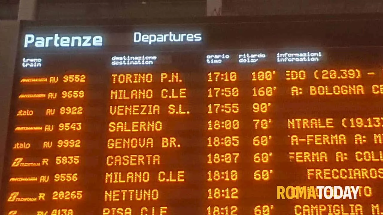 Caos Termini: treni fermi in stazione e circolazione sospesa. Ancora disagi a Roma