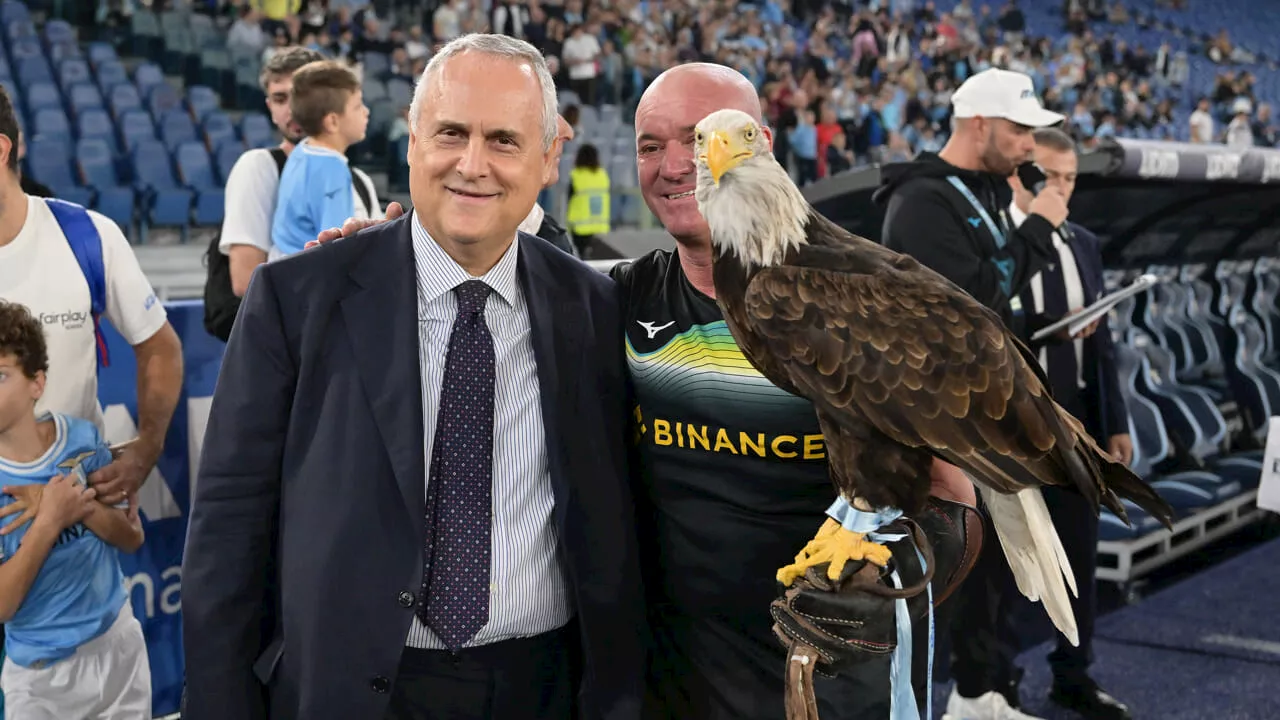 Lazio licenzia il falconiere dopo le foto della protesi peniena