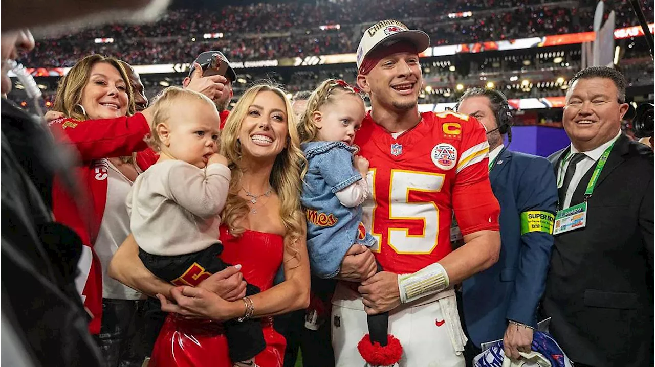 NFL-Star Patrick Mahomes von den Kansas City Chiefs im Baby-Glück