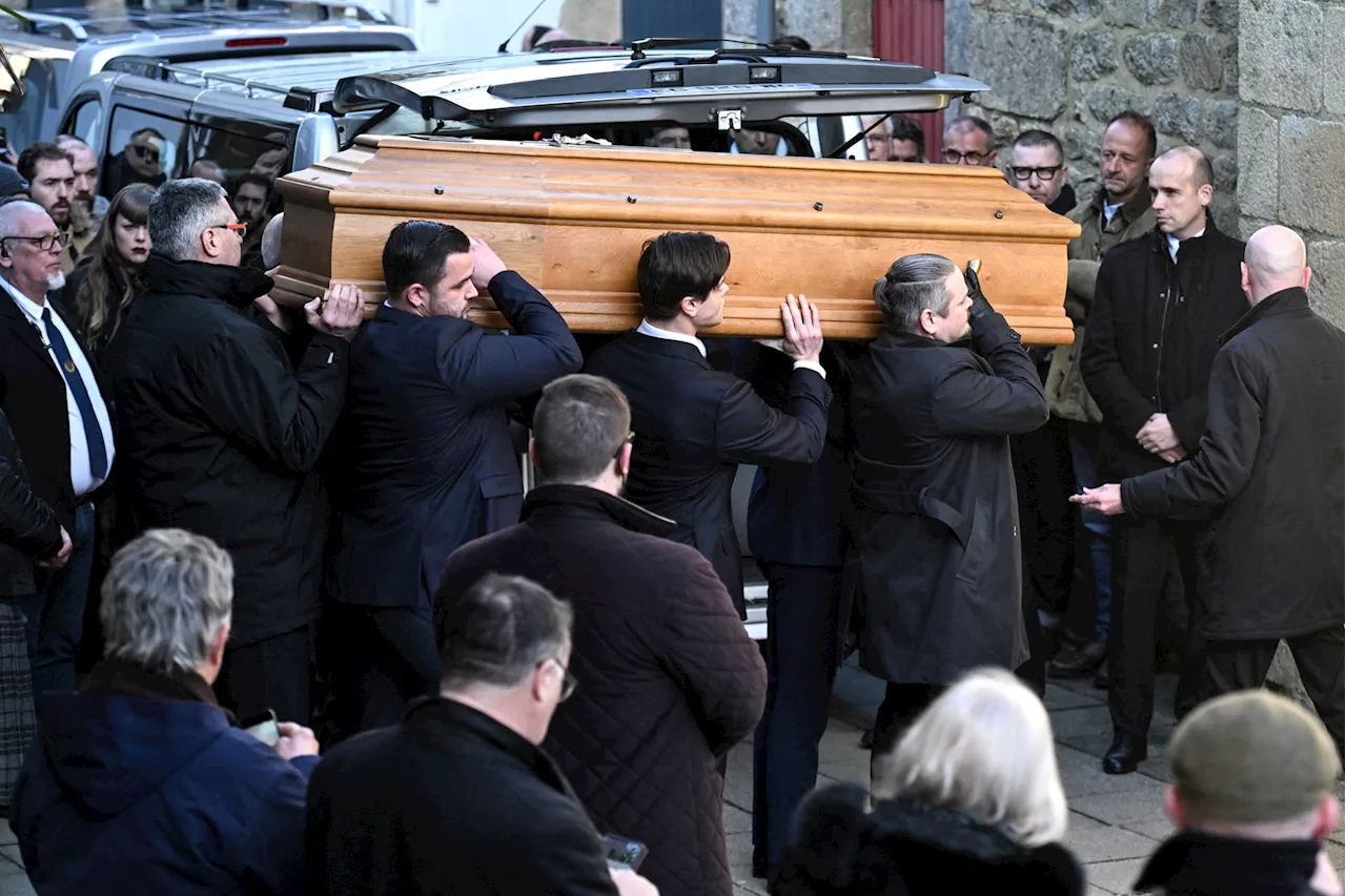 Hommage à Jean-Marie Le Pen: Commémoration à l'Église Notre-Dame du Val-de-Grâce