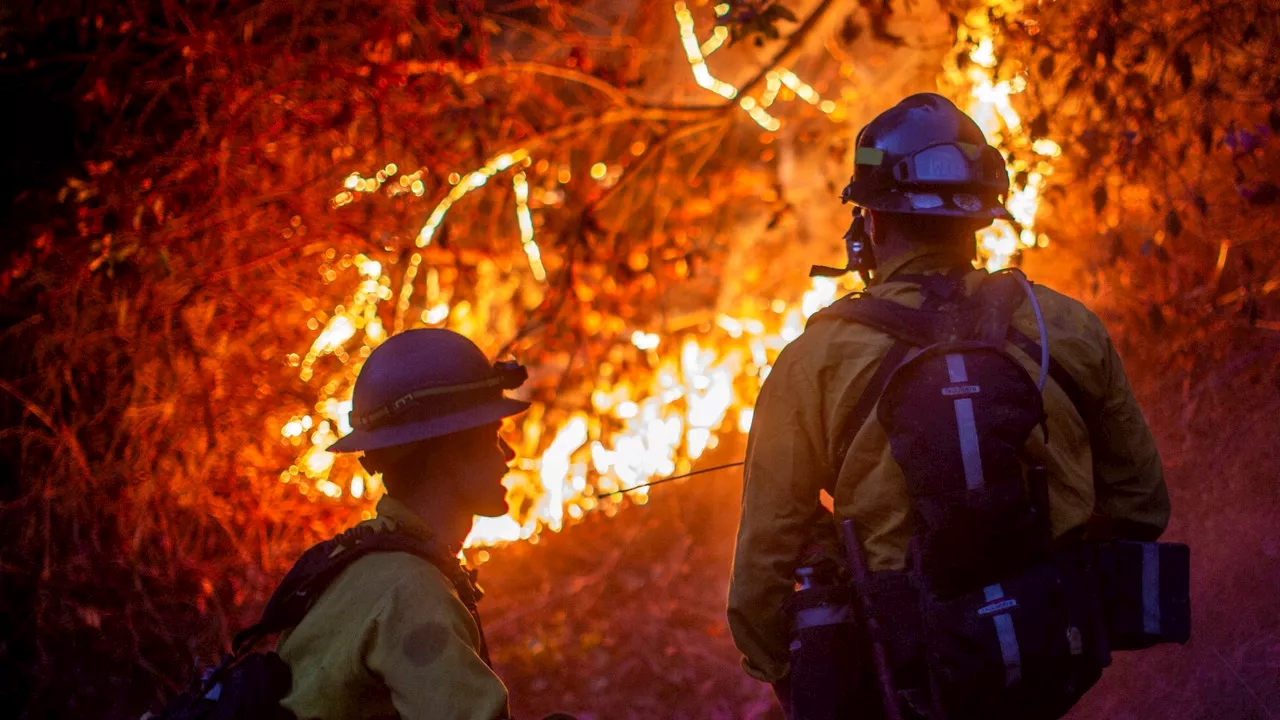 Los fuertes vientos amenazan la contención de los incendios en Los Ángeles