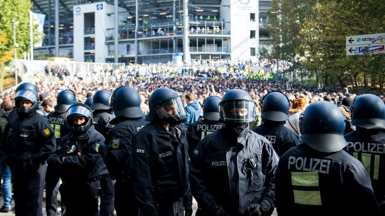 Bundesverfassungsgericht: Profifußball muss für Polizeikosten aufkommen