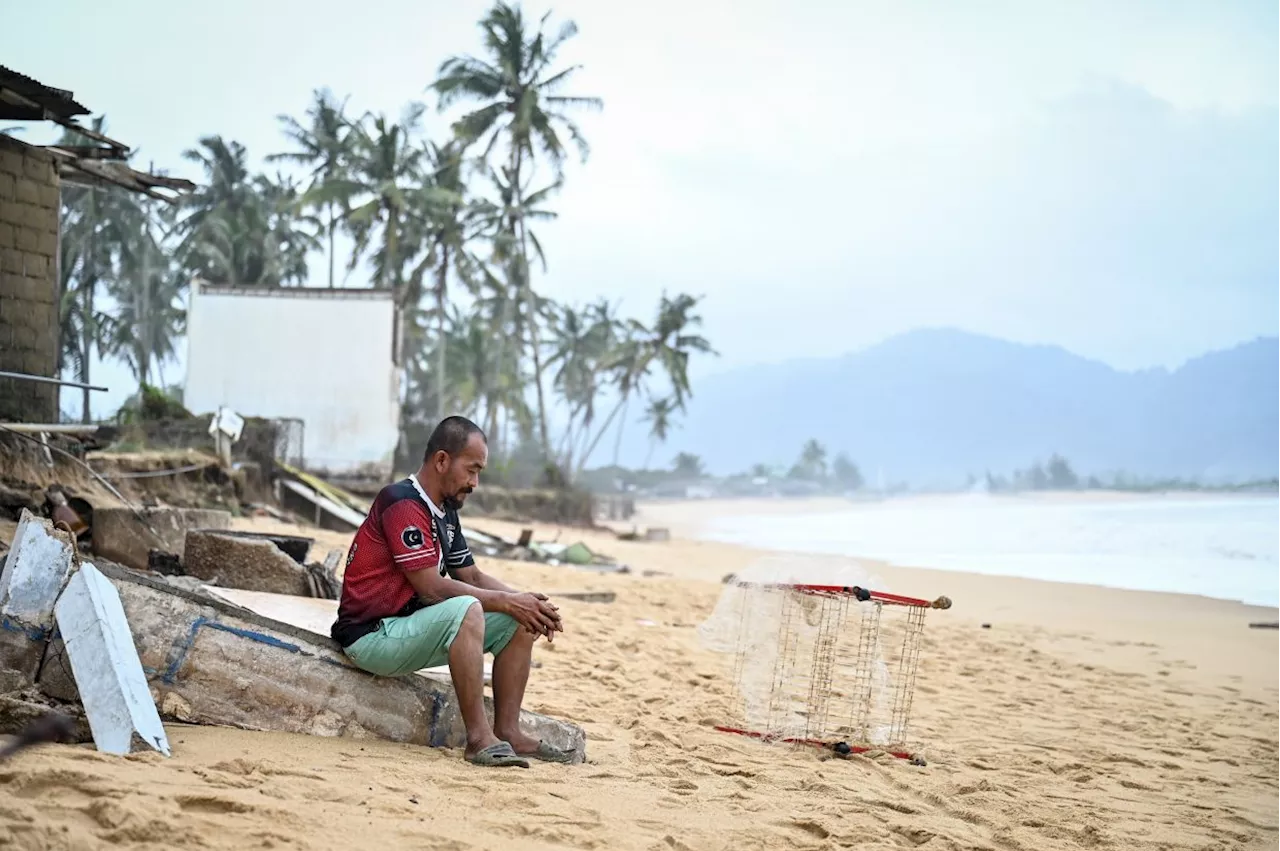 Giant Waves and Winds Leave Five Families Homeless in Dungun