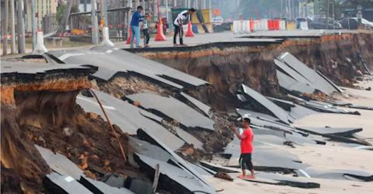 Terengganu Flood Toll Climbs As High Tides and Waves Batter Coast