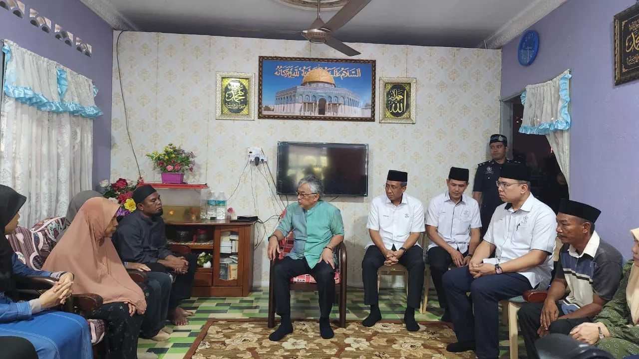 Sultan Pahang Calls for Improved Road Infrastructure in Pahang