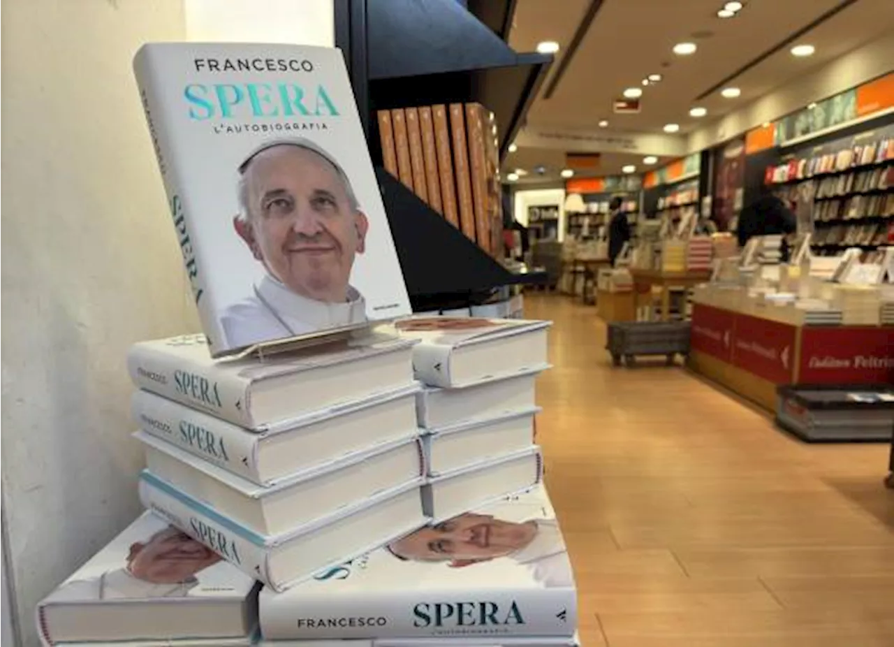 En ‘Esperanza. La autobiografía’, el papa Francisco es introspectivo y autocrítico