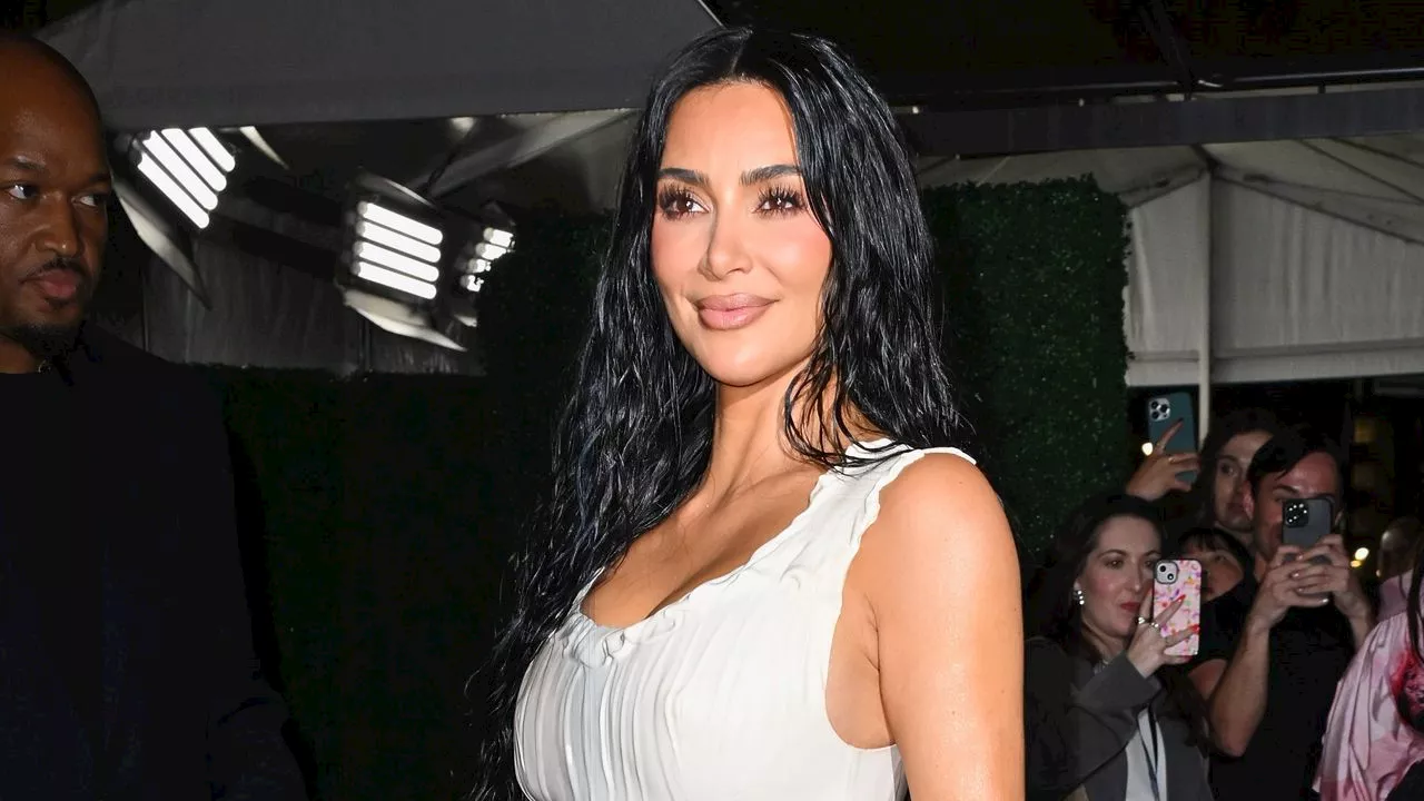 Kim Kardashian, surconsommatrice d'eau, plaide pour une augmentation de salaire des pompiers prisonniers qui portent secours aux victimes des incendies