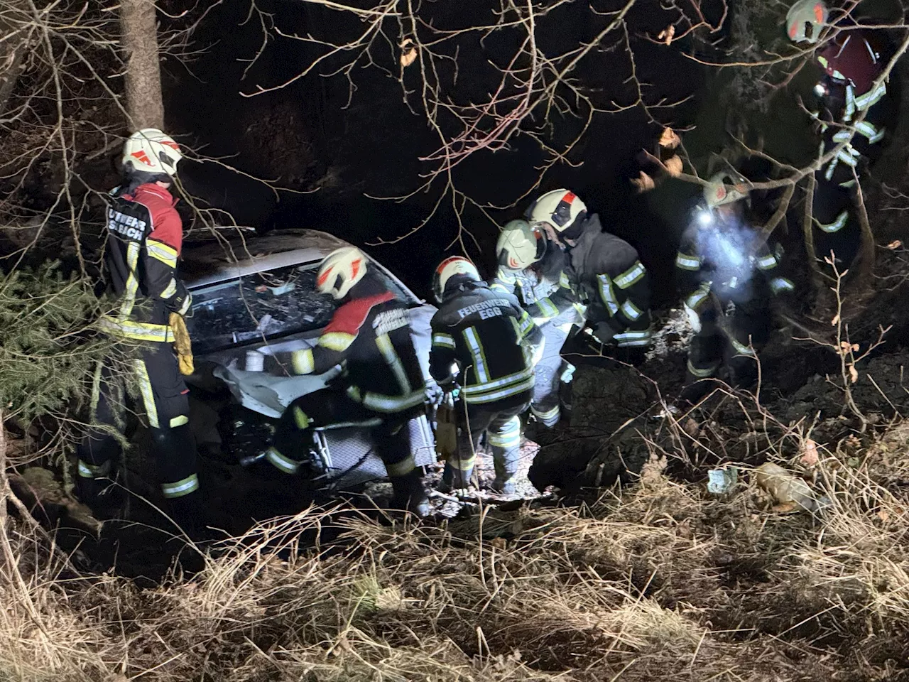 Schwerer Unfall in Alberschwende: Auto überschlägt sich mehrmals