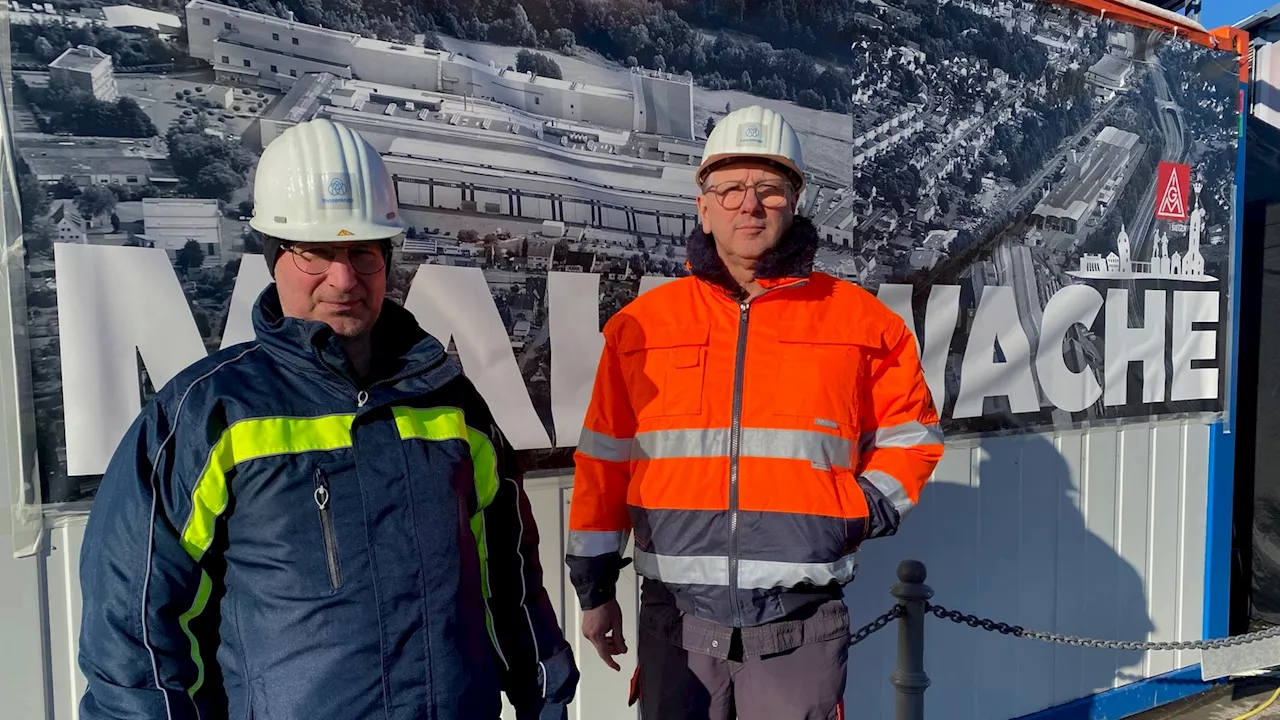 Betriebsrat hält Mahnwache gegen mögliche Schließung des ThyssenKrupp-Werks in Kreuztal-Eichen