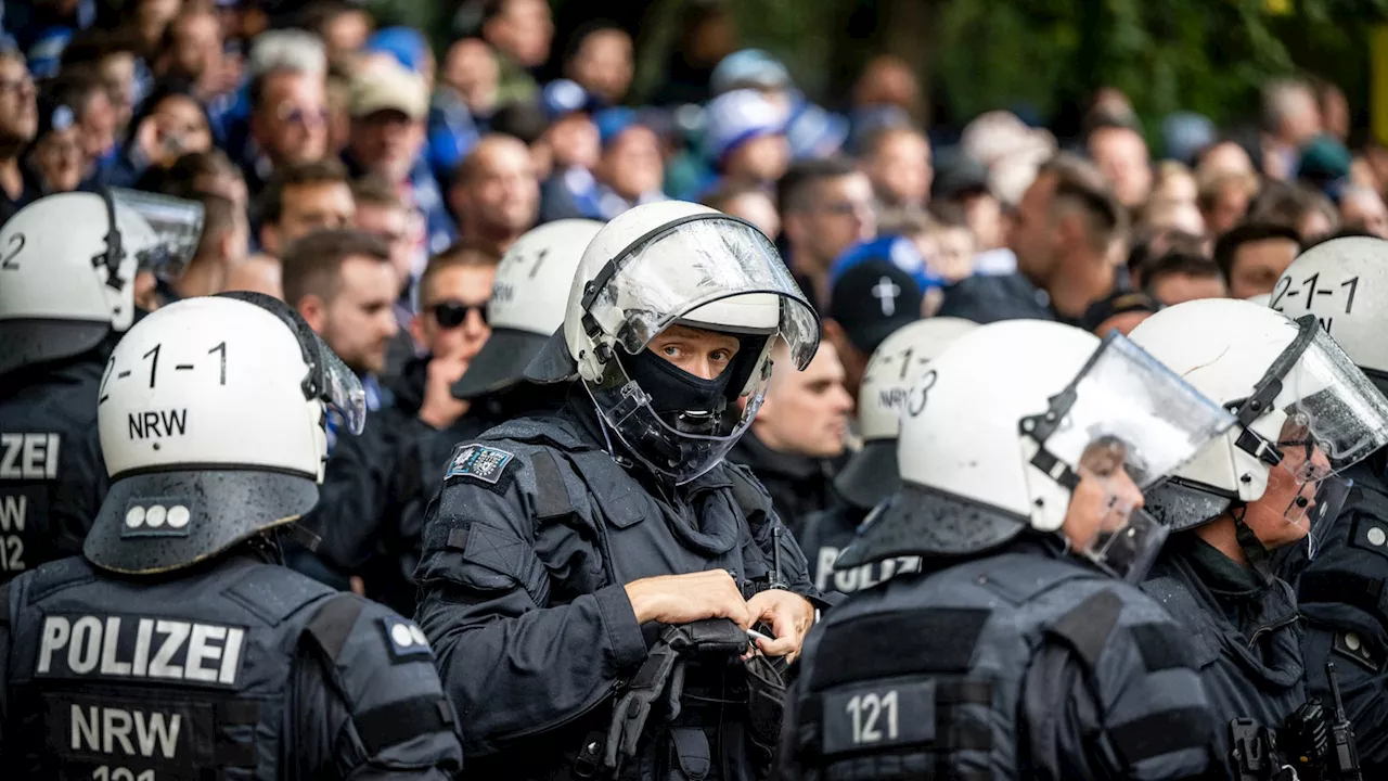 Bundesverfassungsgericht: Fußballvereine müssen zu Polizeikosten bei Hochrisikospielen beitragen