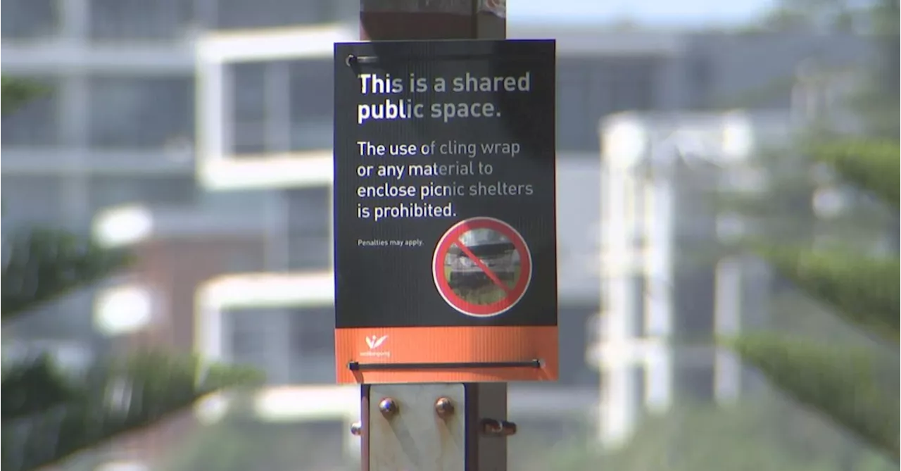 Signs pop up on Wollongong beaches prohibiting controversial cling wrap trend