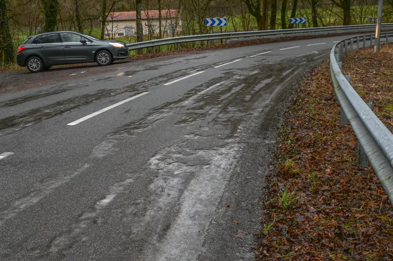 Verglas : trois morts et des dizaines de blessés dans des accidents, ce mercredi, en France