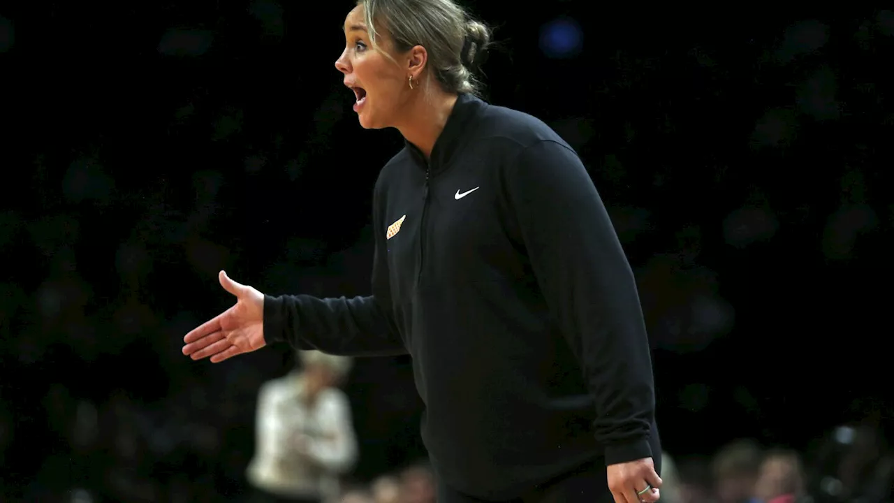 Tennessee coach Kim Caldwell balances pregnancy, coaching pressures