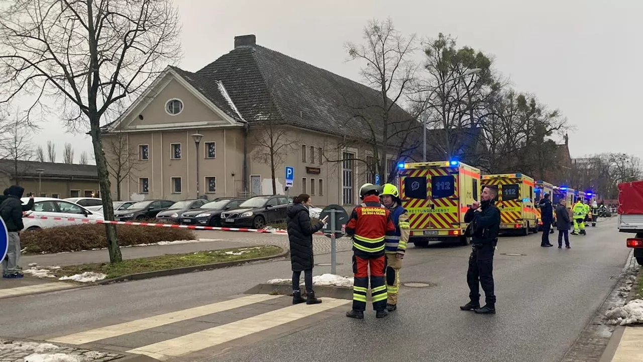 Chlorgas-Alarm in Schwimmhalle: 18 Kinder und Jugendliche verletzt