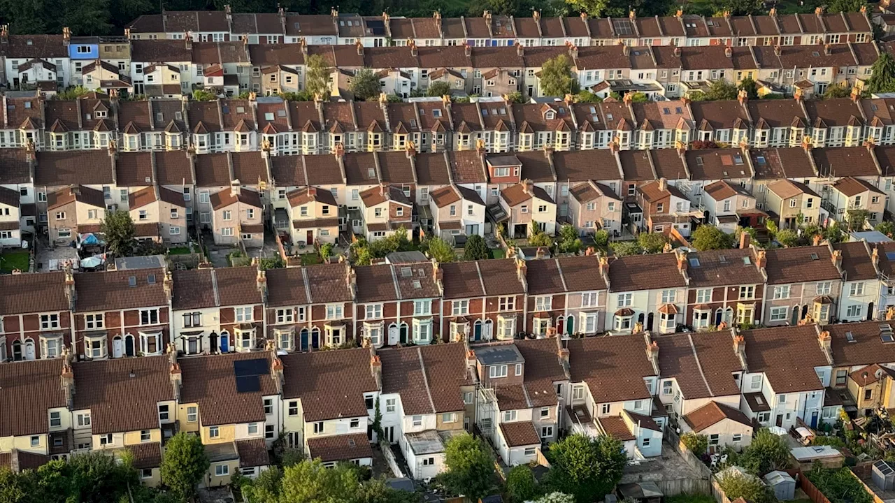 UK Borrowing Costs Surge, Casting Shadow Over Housing Market