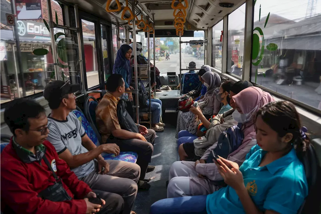 Keberlanjutan Bus Kota Butuh ”Political Will” Pemerintah Daerah